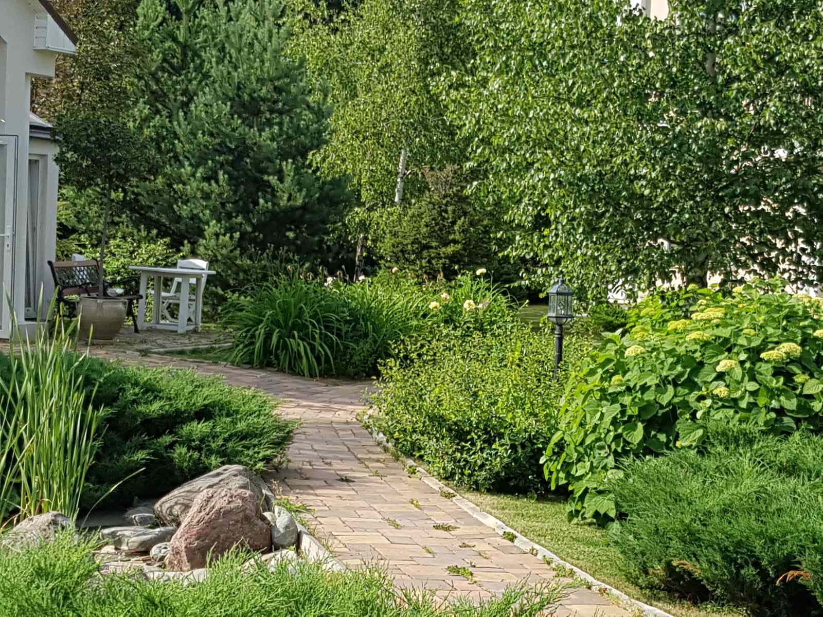 Зона отдыха перед зимним садом