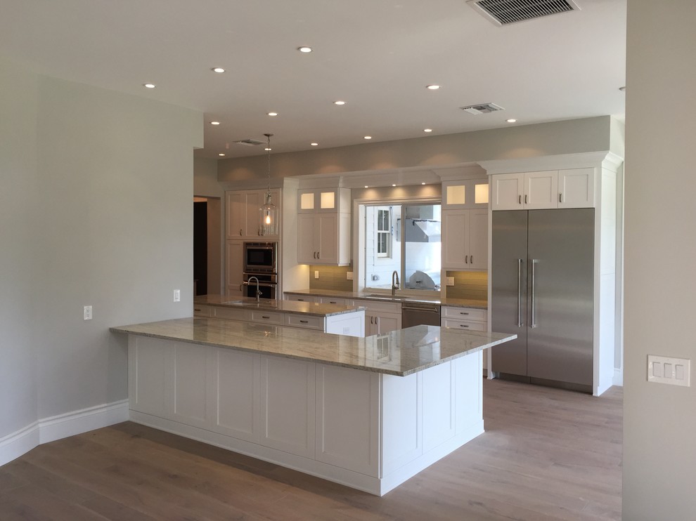 Transitional kitchen photo in Miami