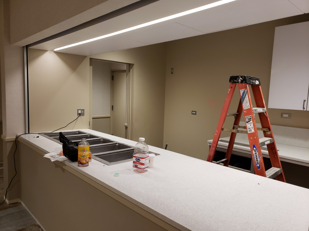 Example of a transitional kitchen design in Chicago