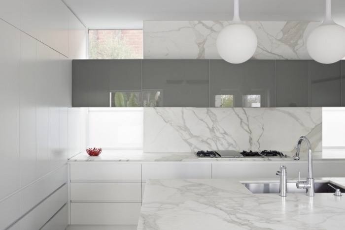 Photo of a mid-sized modern l-shaped eat-in kitchen in Melbourne with a double-bowl sink, grey cabinets, quartz benchtops, white splashback, stainless steel appliances, ceramic floors, with island and white floor.