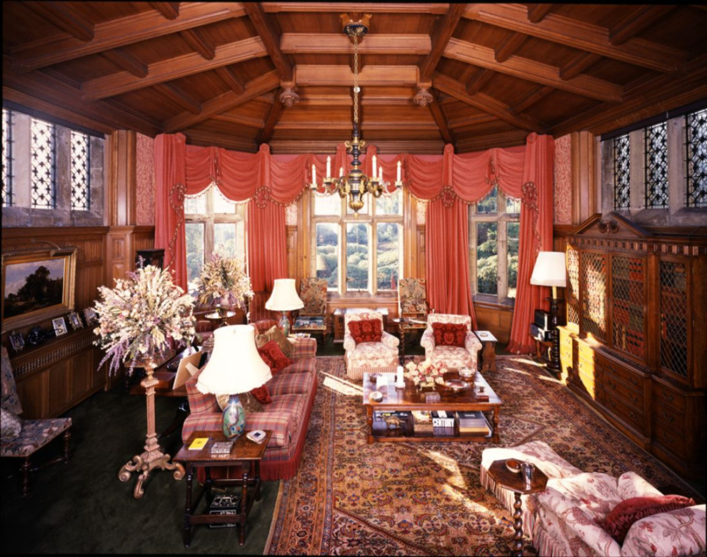 Inspiration for a traditional living room in Other.