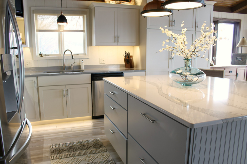 Inspiration for a transitional kitchen remodel in Minneapolis