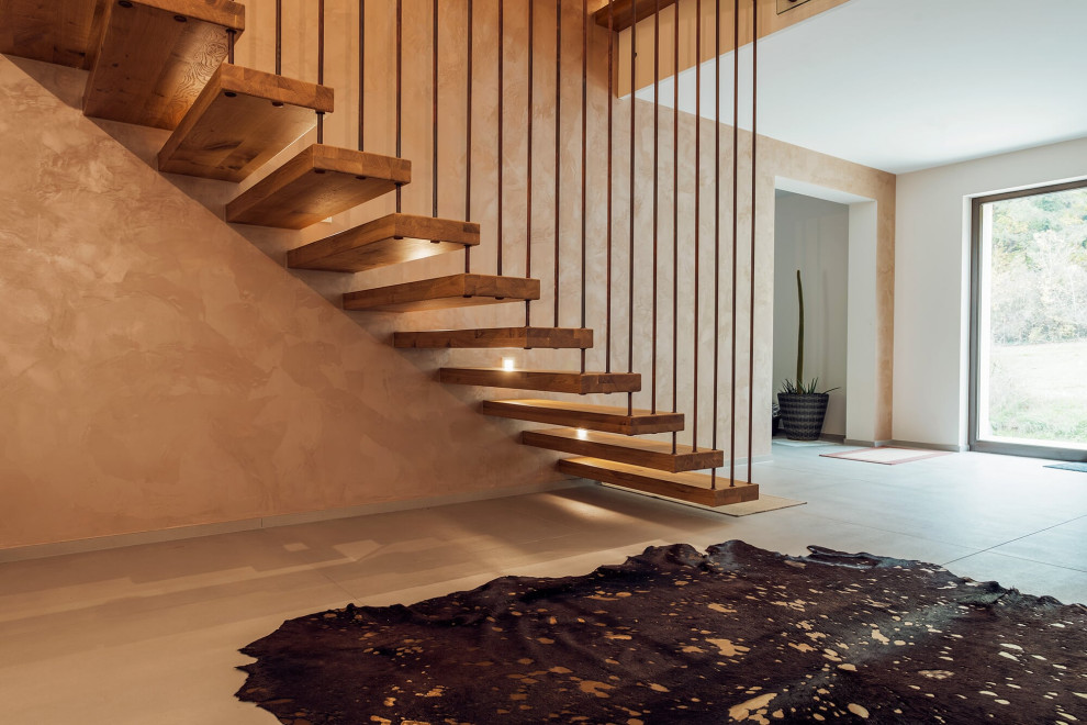 Консольная лестница с элементами ржавчины