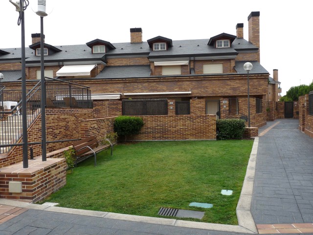 JARD&Iacute;N DE BAJO MANTENIMIENTO EN BOADILLA DEL MONTE klassisch-garten