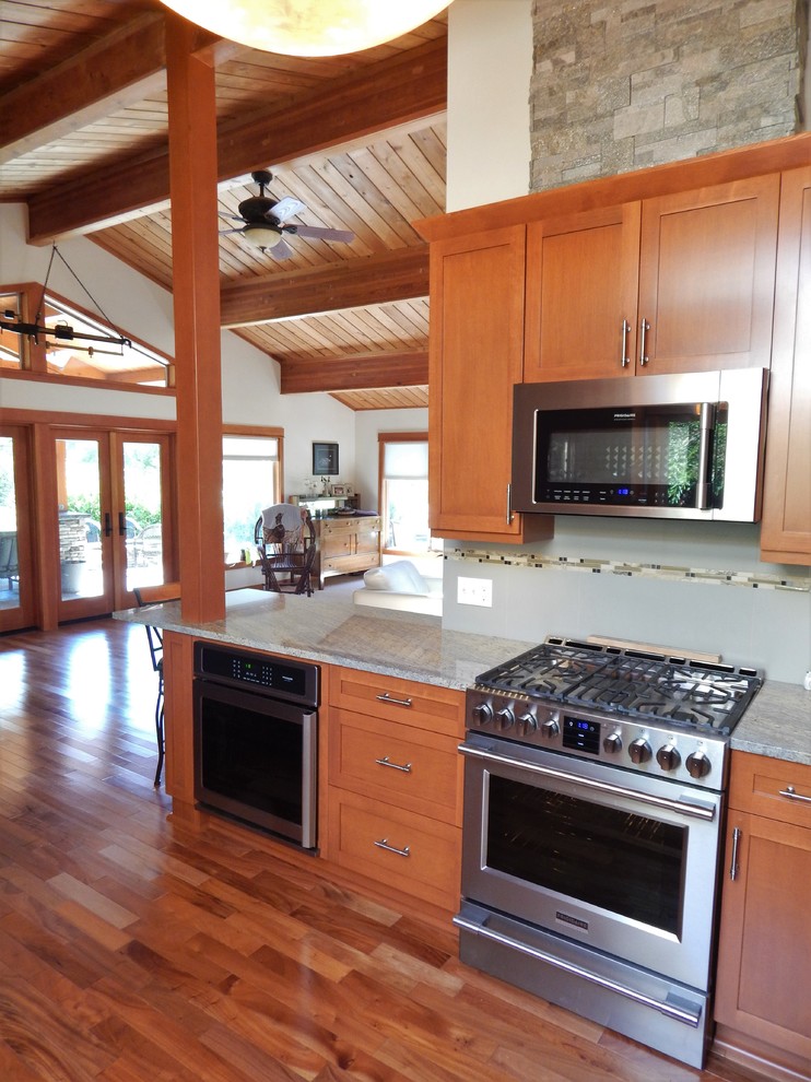 Kitchen - transitional kitchen idea in Seattle