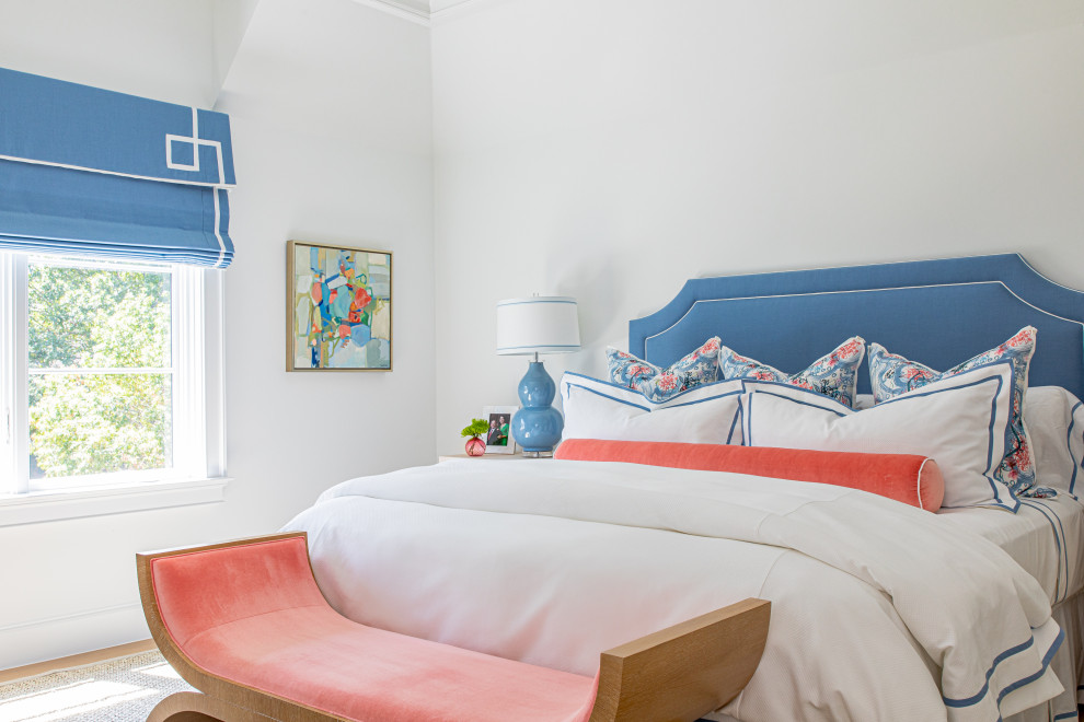 Example of a transitional home design design in Dallas
