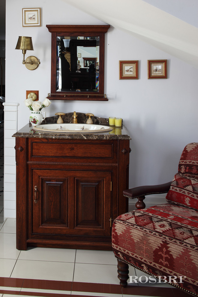 Rosbri "English House" Main Showroom