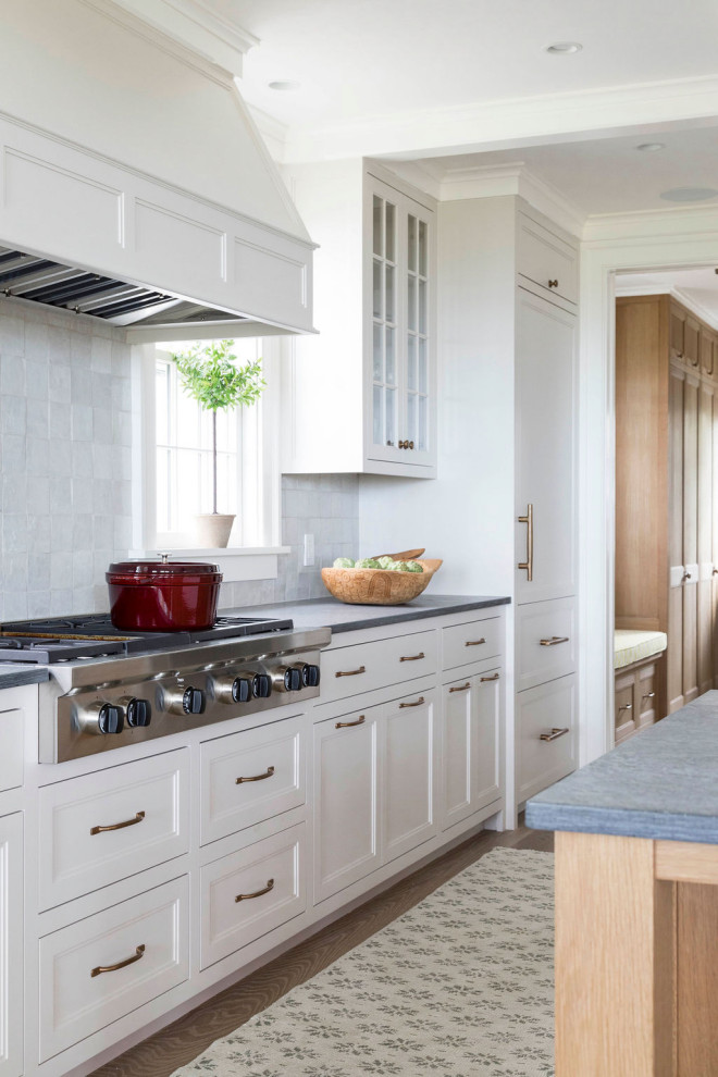 Example of a beach style kitchen design in Chicago
