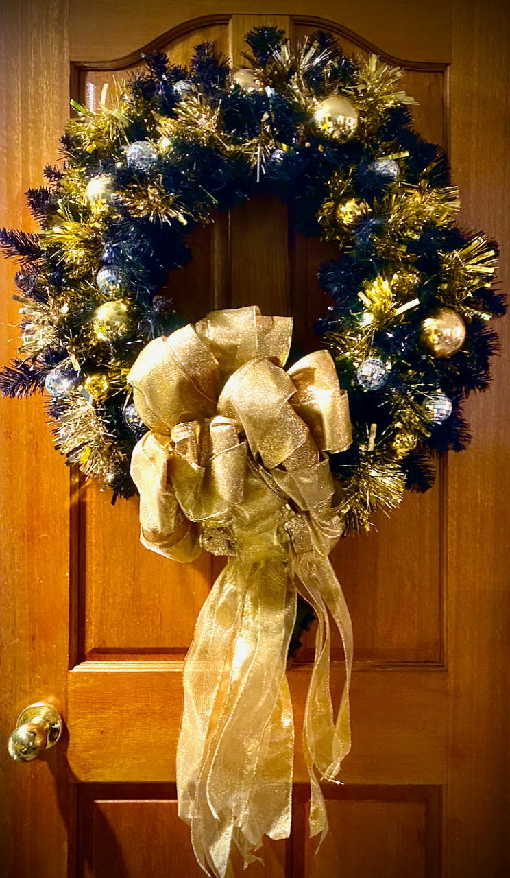 HOLIDAY DECORATING