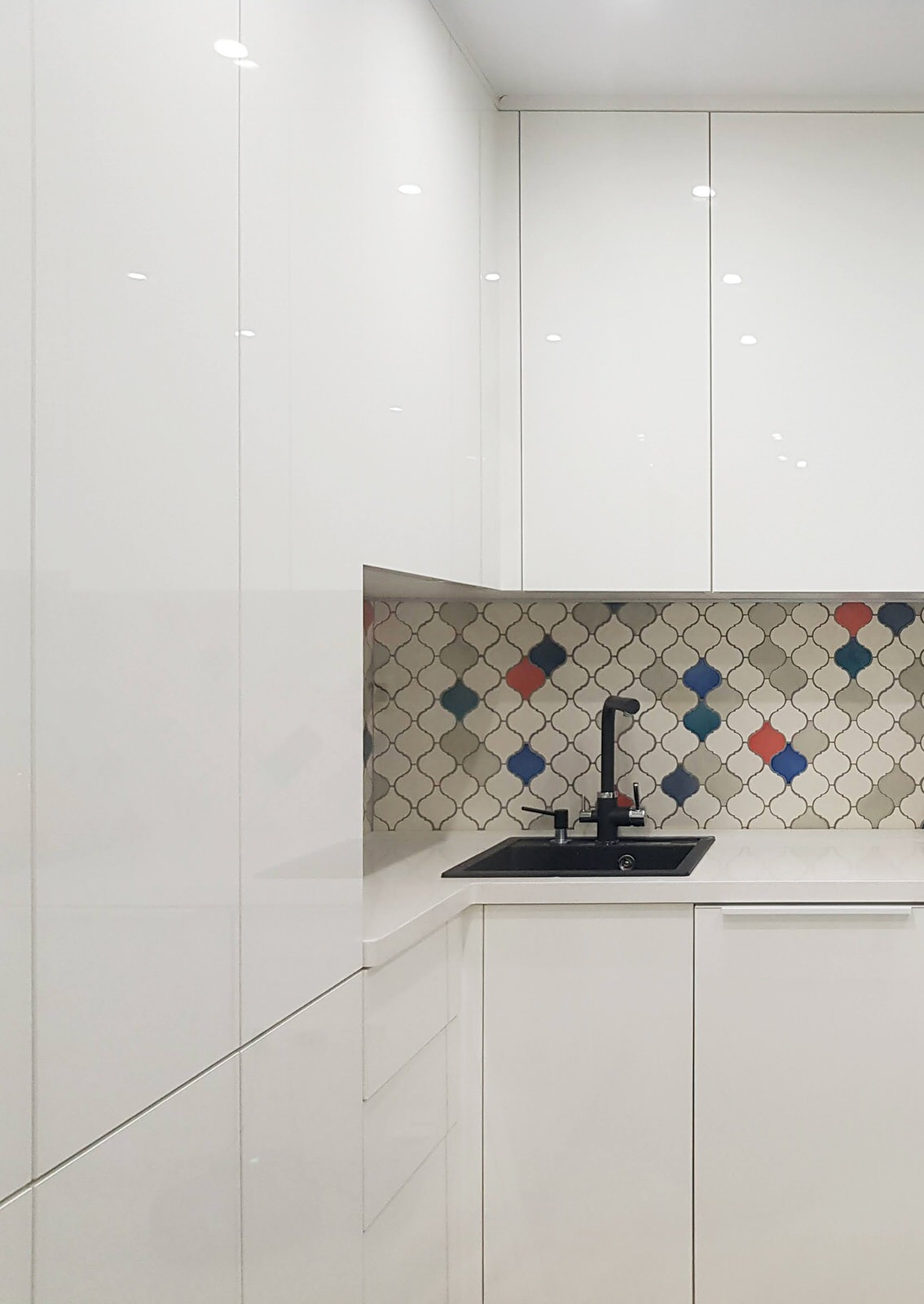 Бабушкина ваза на белой кухне