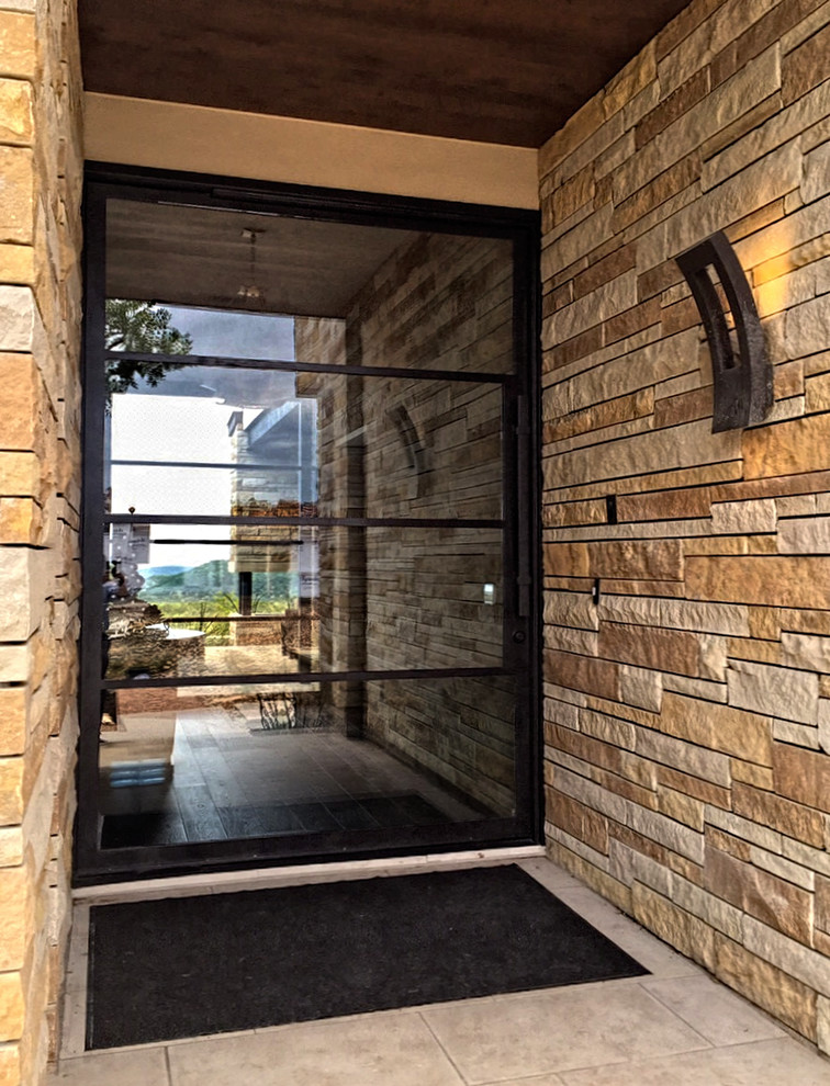 Example of a transitional entryway design in Austin