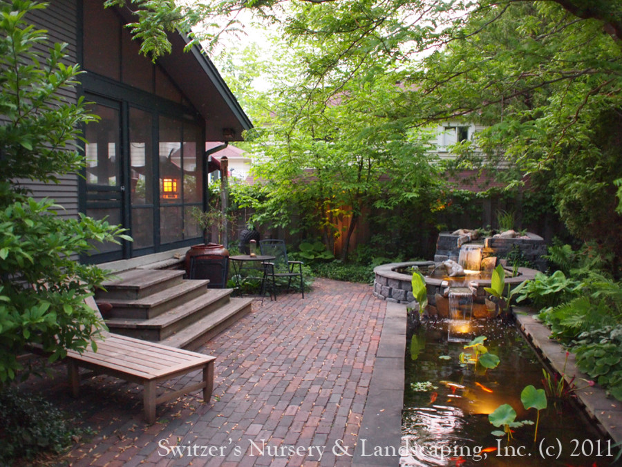 Inspiration for a world-inspired garden in Minneapolis.
