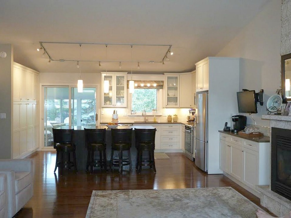 Kitchen - transitional kitchen idea