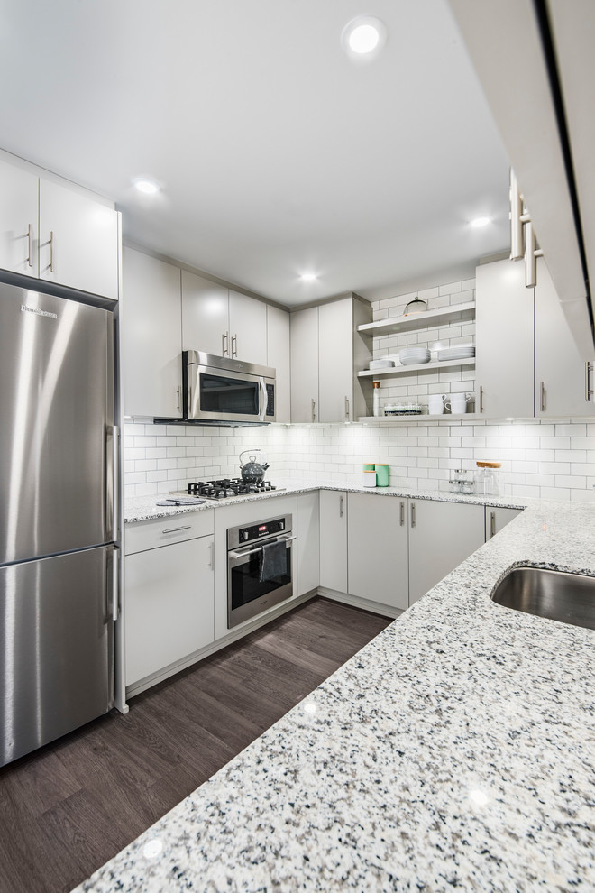 Inspiration for a transitional kitchen remodel in Ottawa