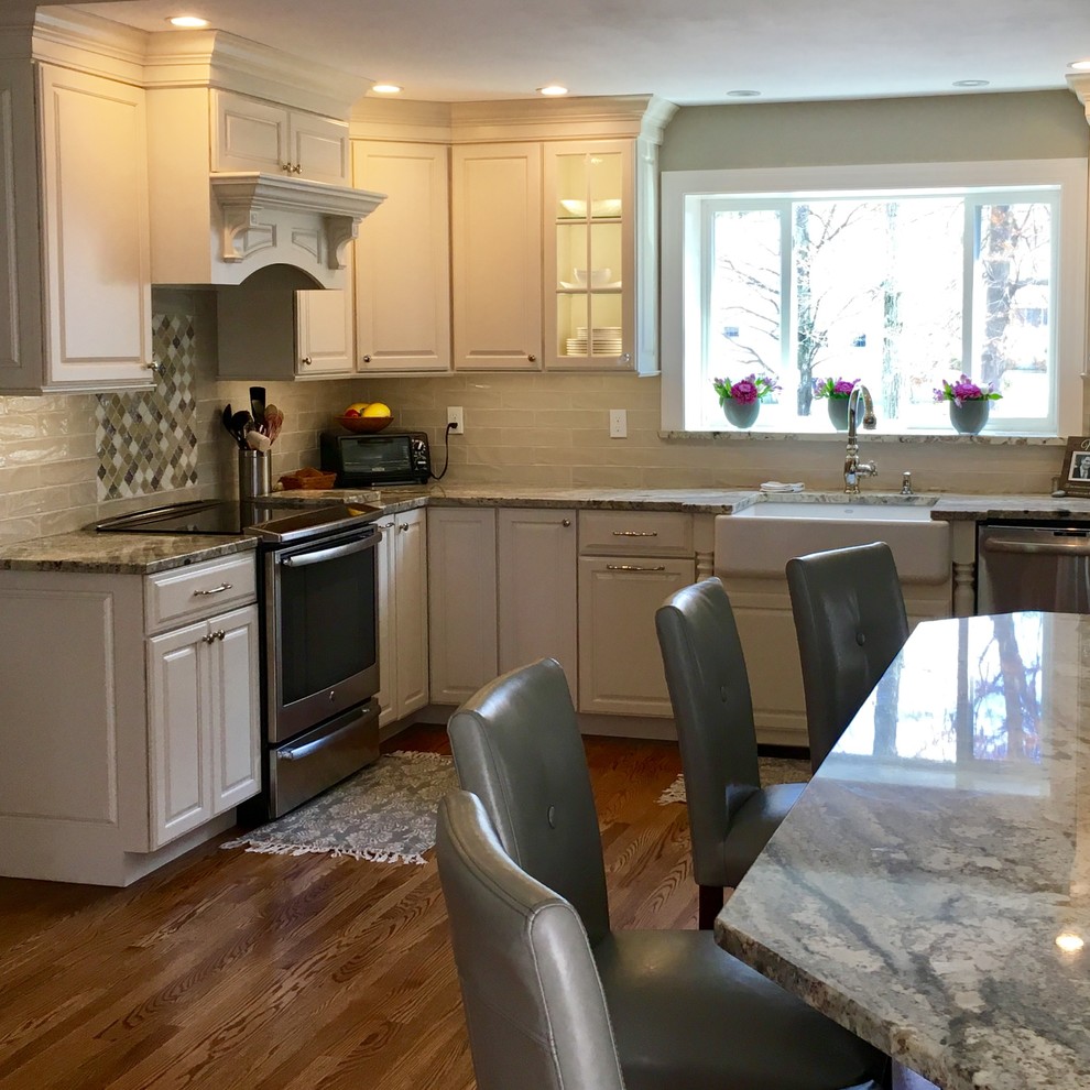 Transitional kitchen photo in Boston