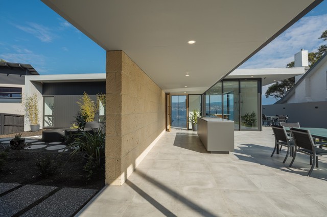 Waterfront Property modern-entre