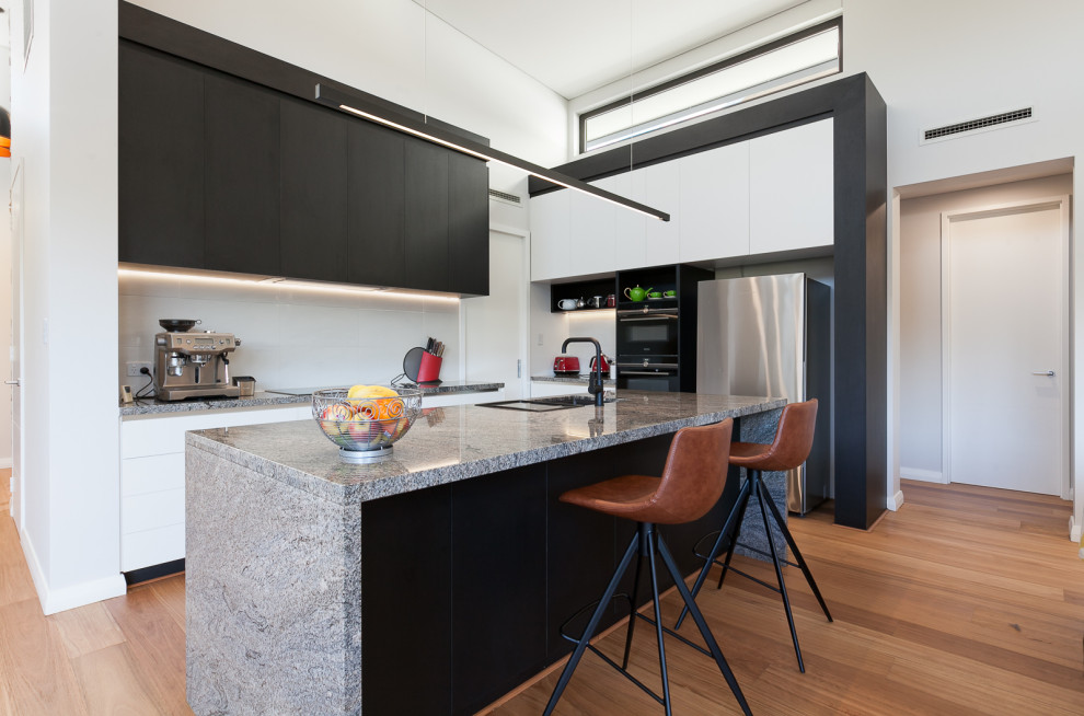 Midcentury kitchen in Perth.