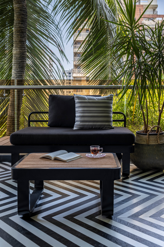 Photo of a transitional terrace & balcony in Mumbai.