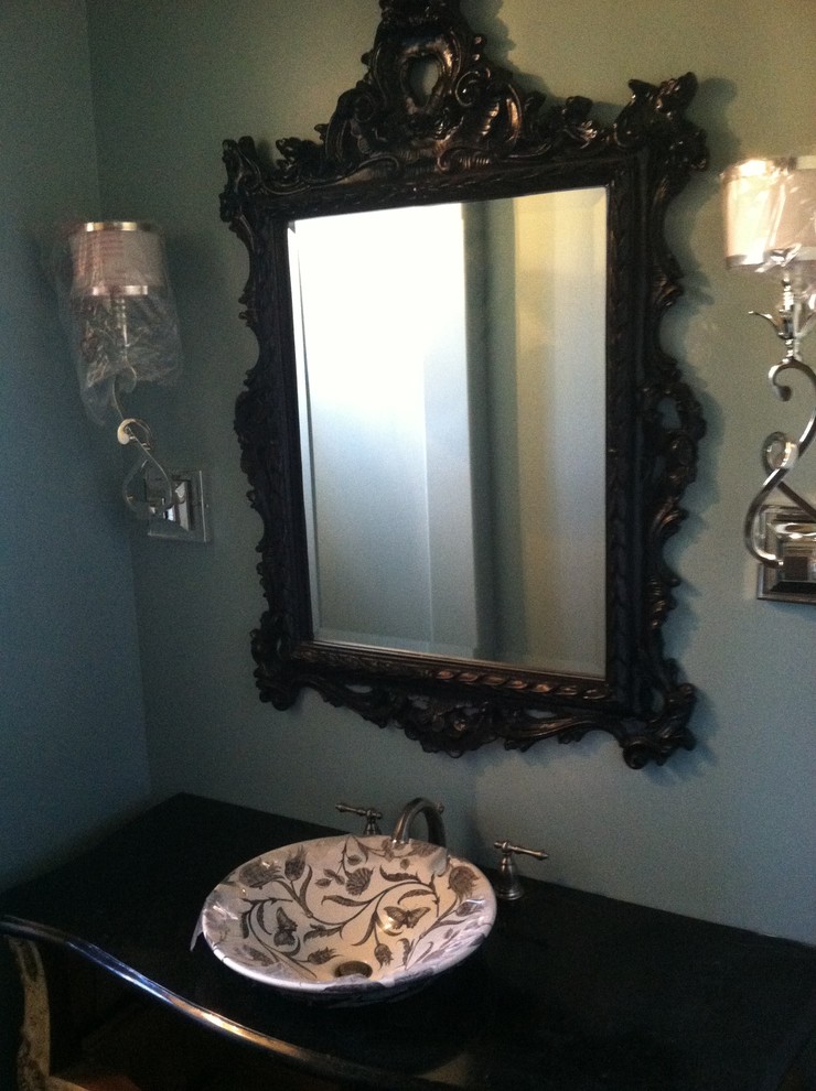Example of a transitional home design design in Phoenix