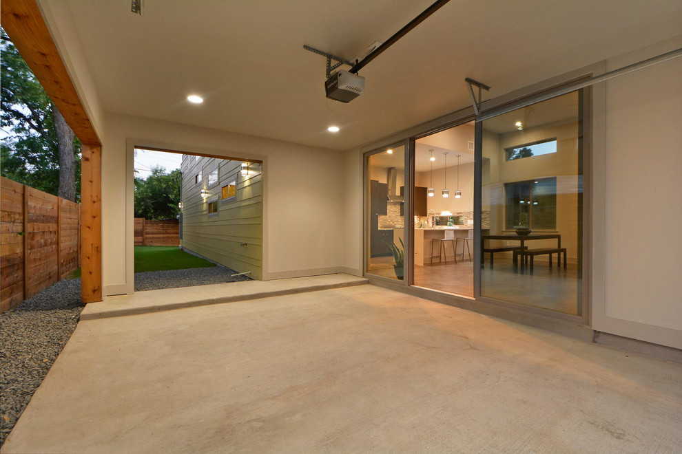 Example of a minimalist home design design in Austin