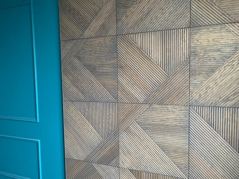 Отделка стен в гостиной.