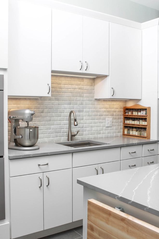 Transitional kitchen photo in Cincinnati