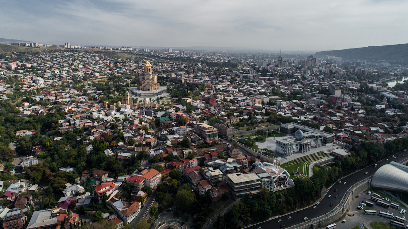 Pipia Panorama residence in Tbilisi / J Mayer H