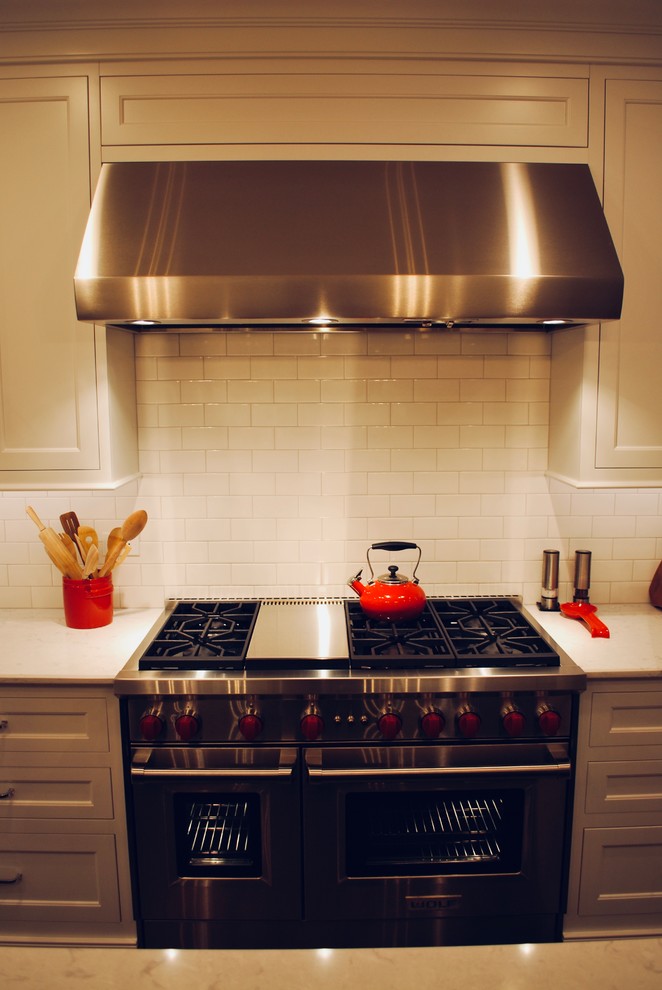 Kitchen - large transitional u-shaped kitchen idea in Chicago
