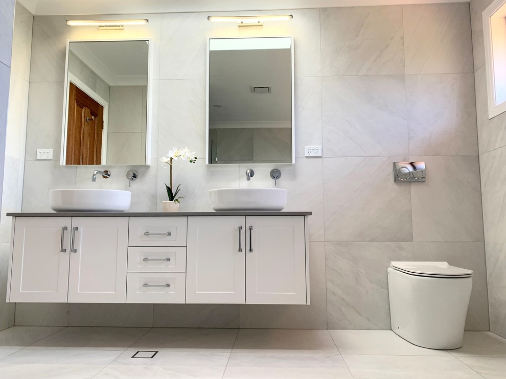 Design ideas for a contemporary bathroom in Sydney.