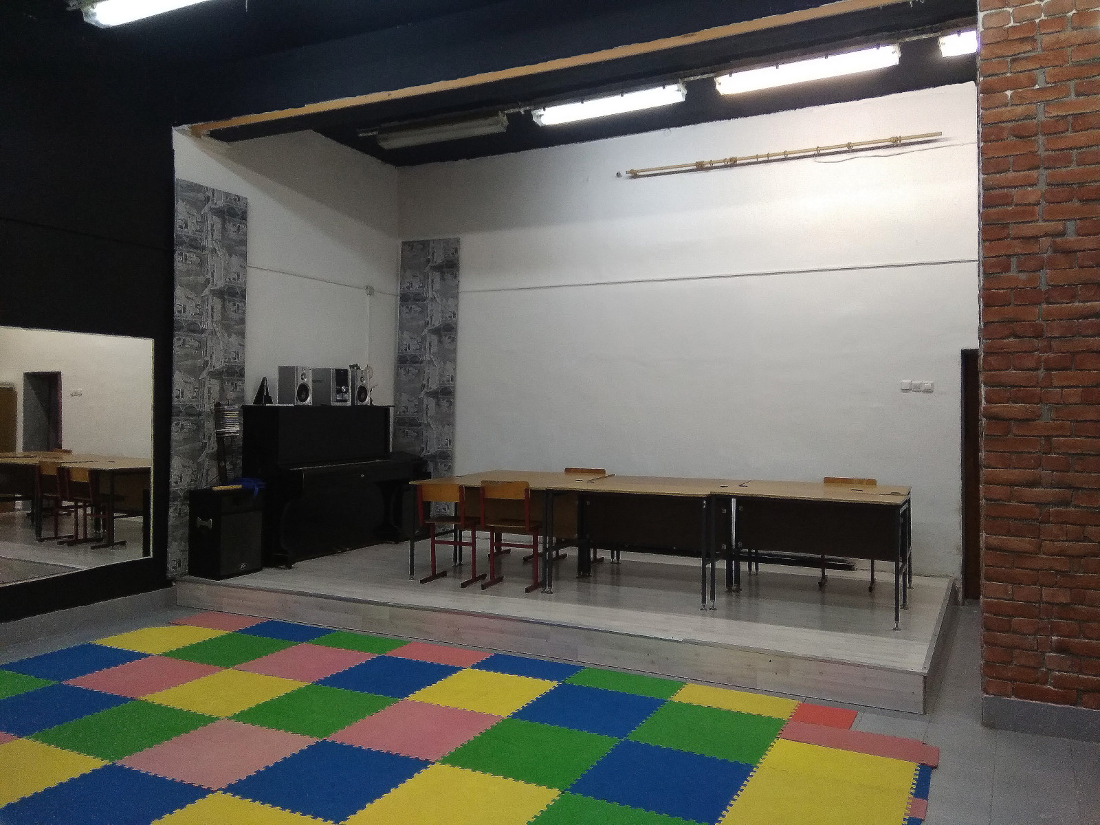 Реконструкция интерьера танцевального зала в школе