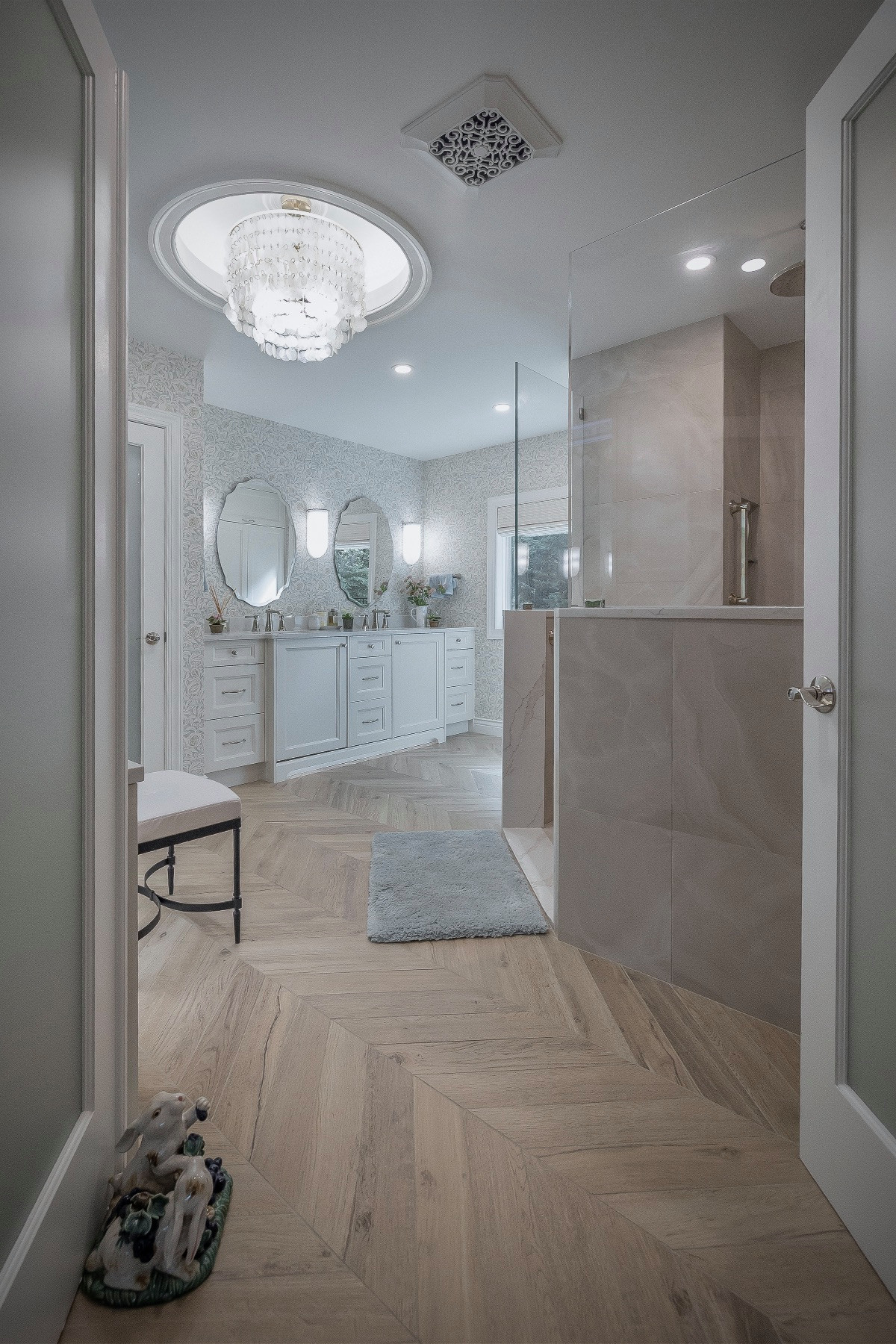 Spacious and Luxurious Bathroom renovation