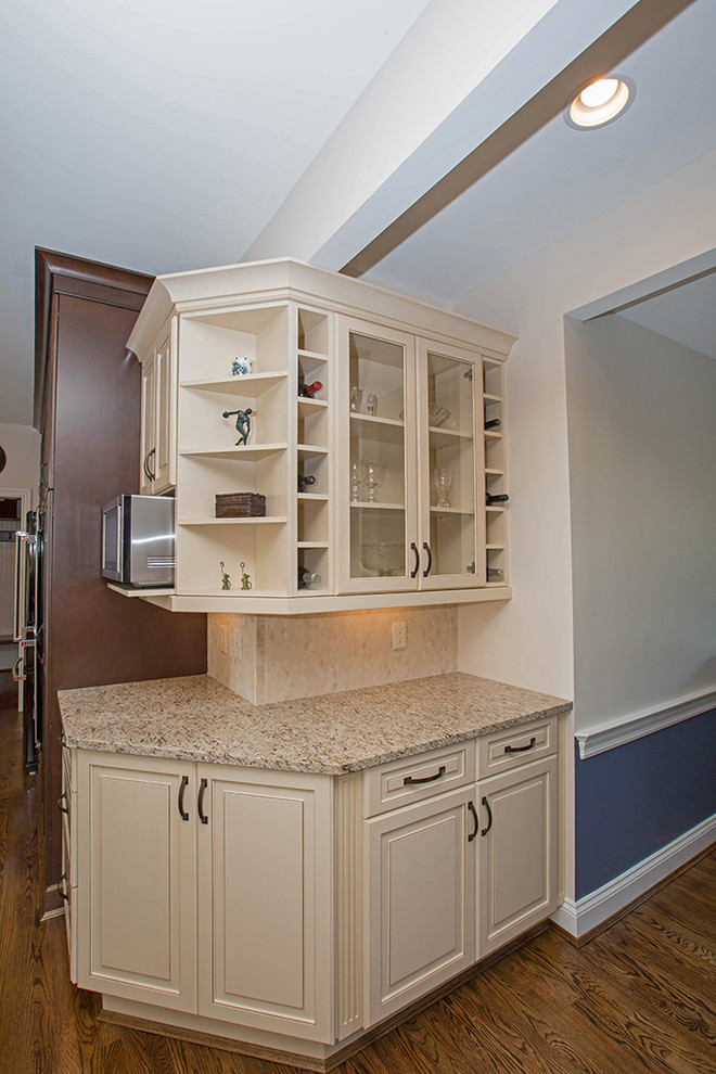 Home design - transitional home design idea in Cincinnati