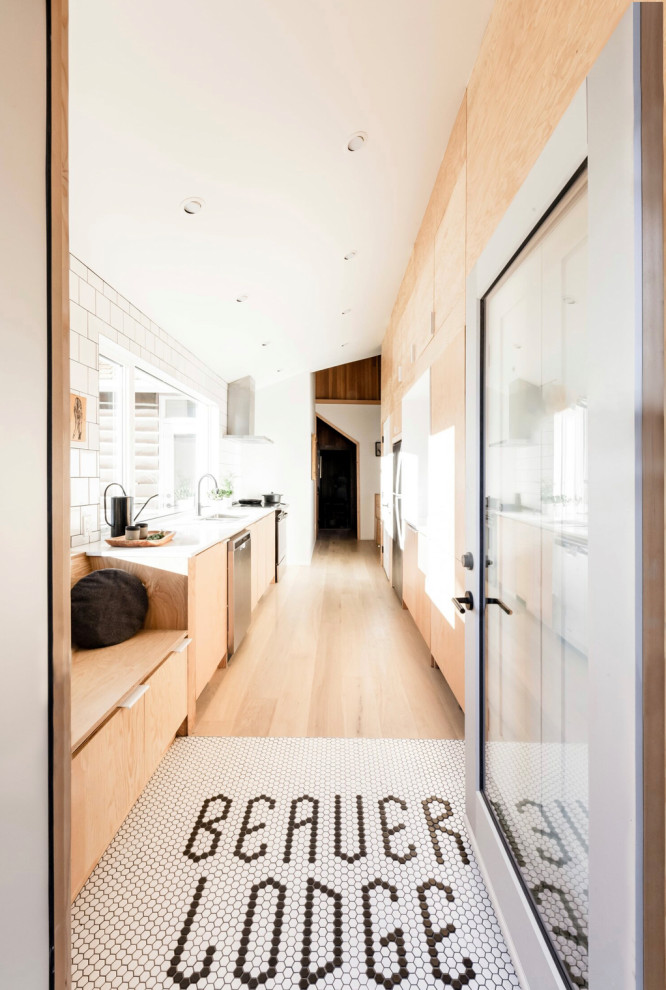 Hallway - hallway idea in Calgary