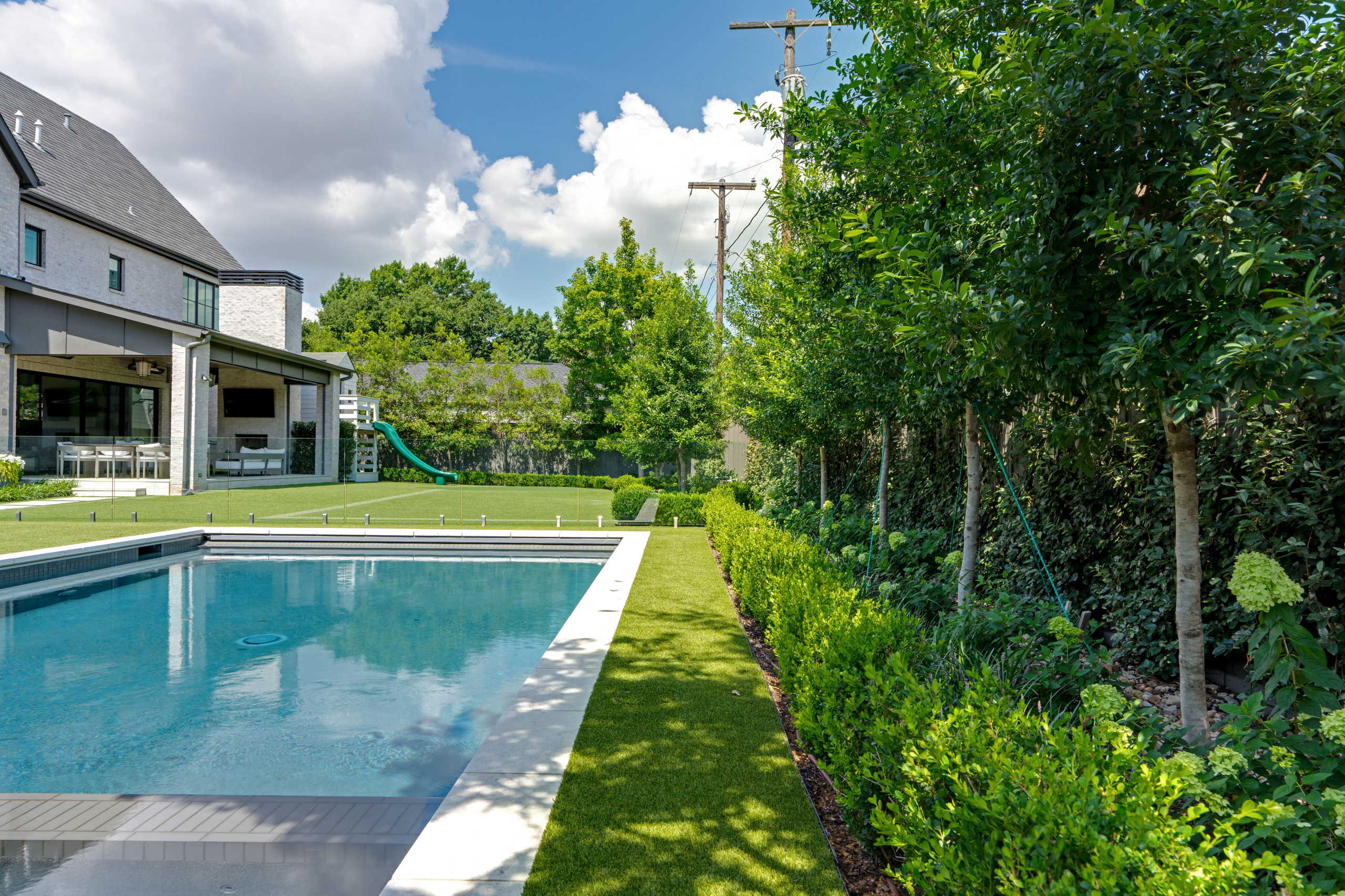 BLUFFVIEW MODERN OASIS