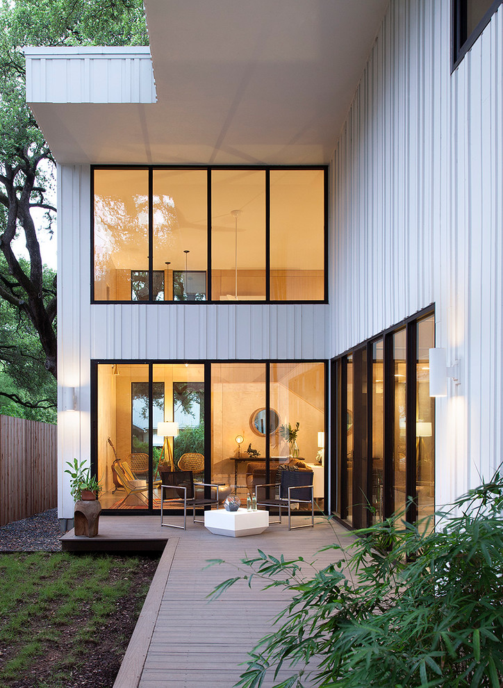 Inspiration for a contemporary deck in Austin.