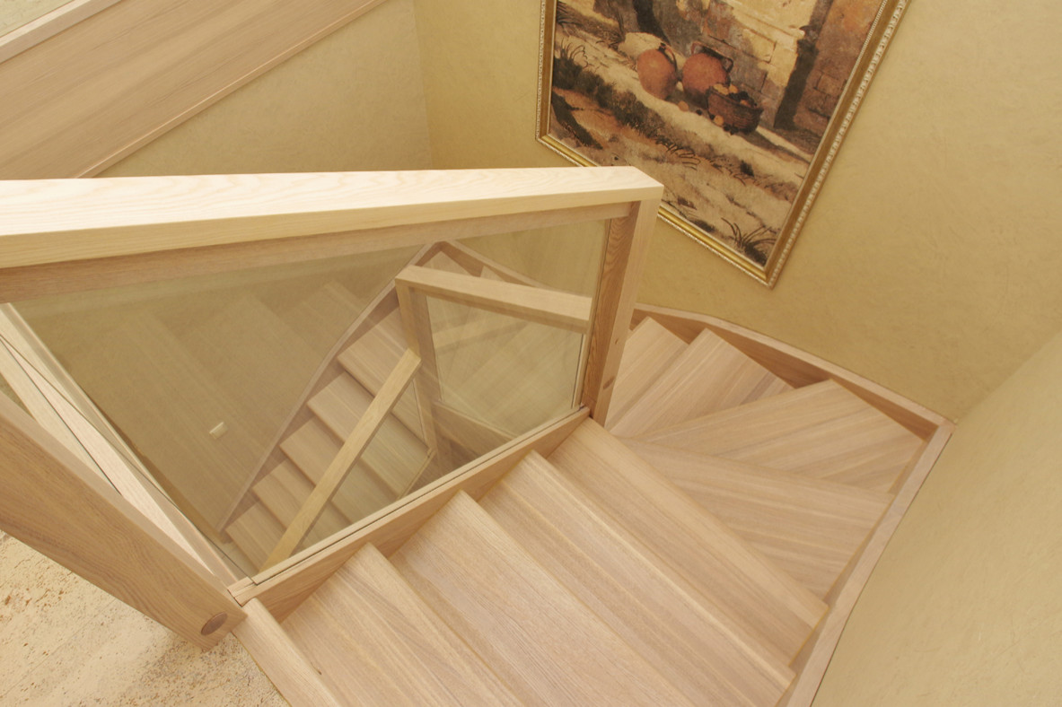 Натуральный ясень, дизайнер Юлия Бернухова