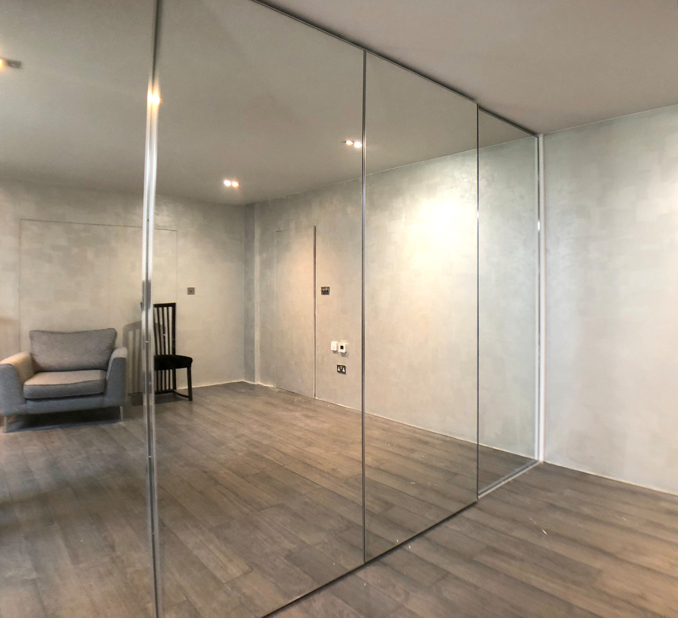 Full hight mirrored sliding doors