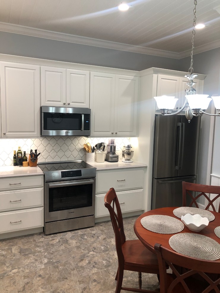 Kitchen - transitional kitchen idea in Cincinnati