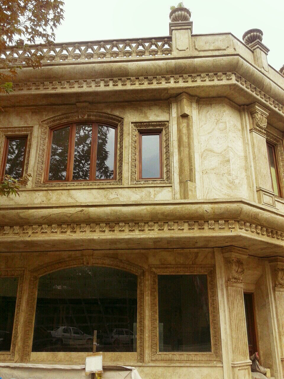 облицовка фасадов травертином из Ирана