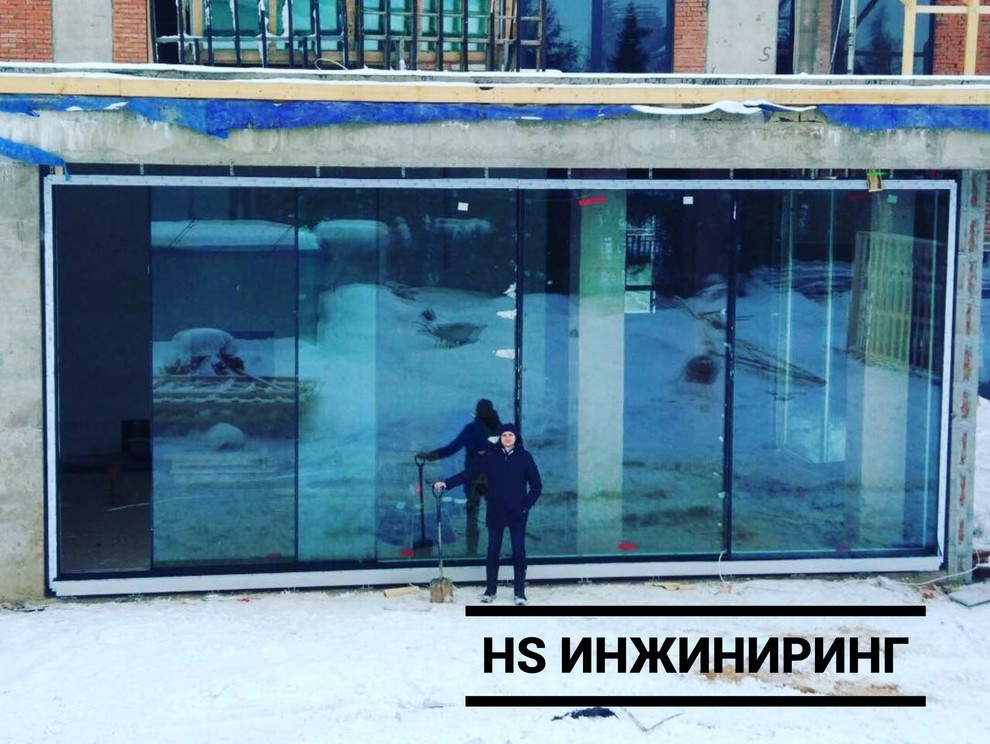 Ширина проёма 10 метров, Высота 4 метра. . Переплёт профиля всего лишь 35 мм, при