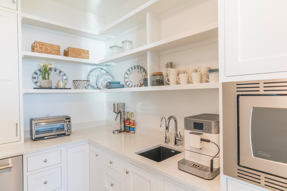 Example of a transitional kitchen design in Grand Rapids