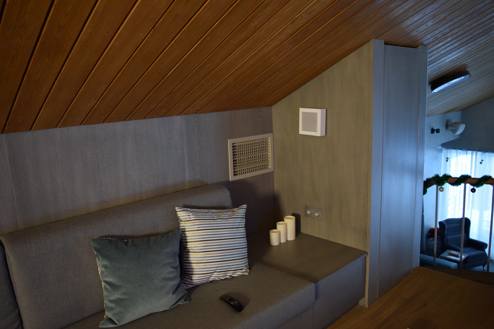 Домашний кинотеатр в мансарде