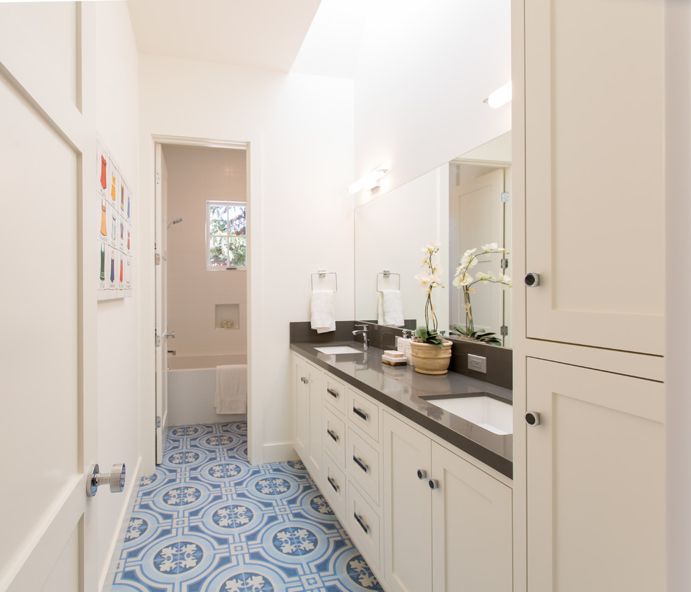 Example of a transitional bathroom design in San Francisco
