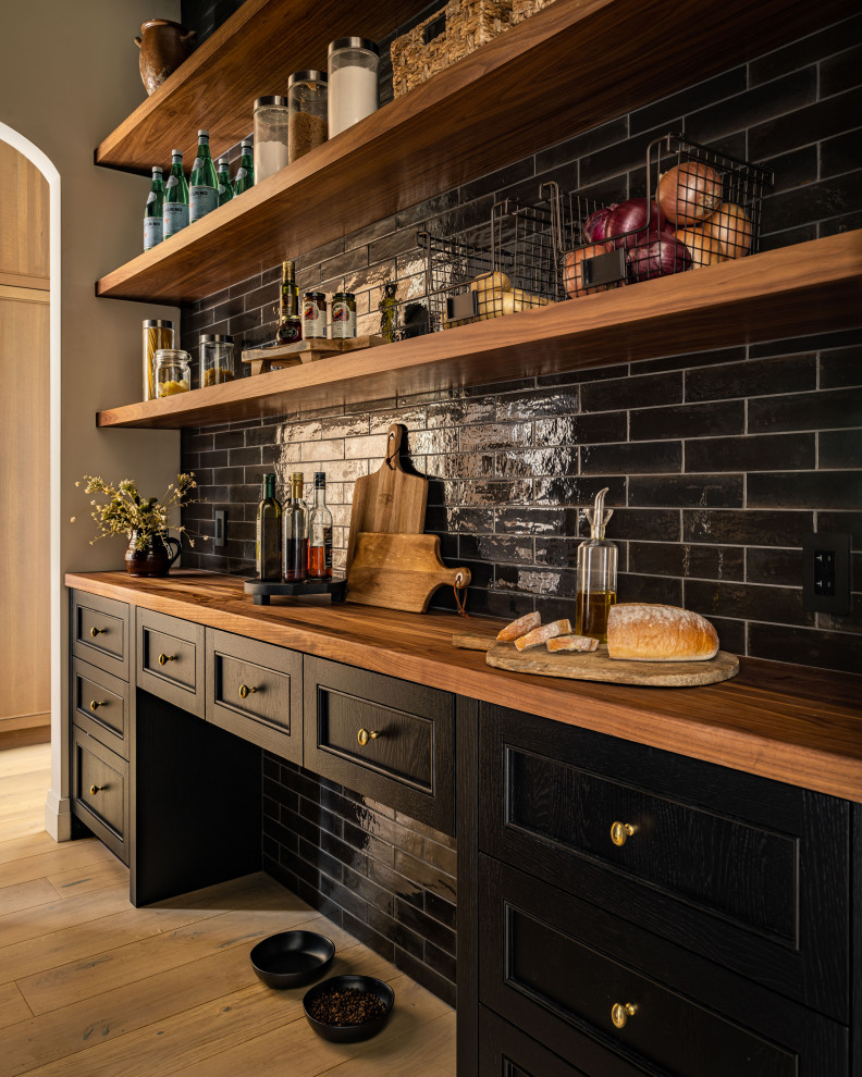 Example of a mountain style kitchen design in Ottawa