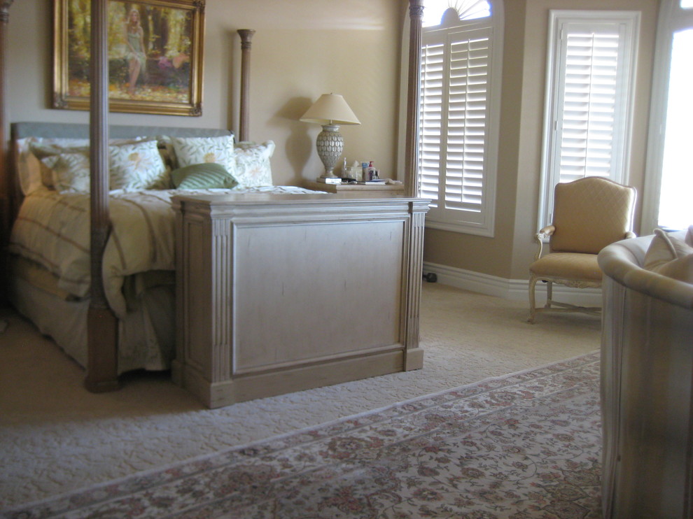 Example of a small transitional master bedroom design in San Diego