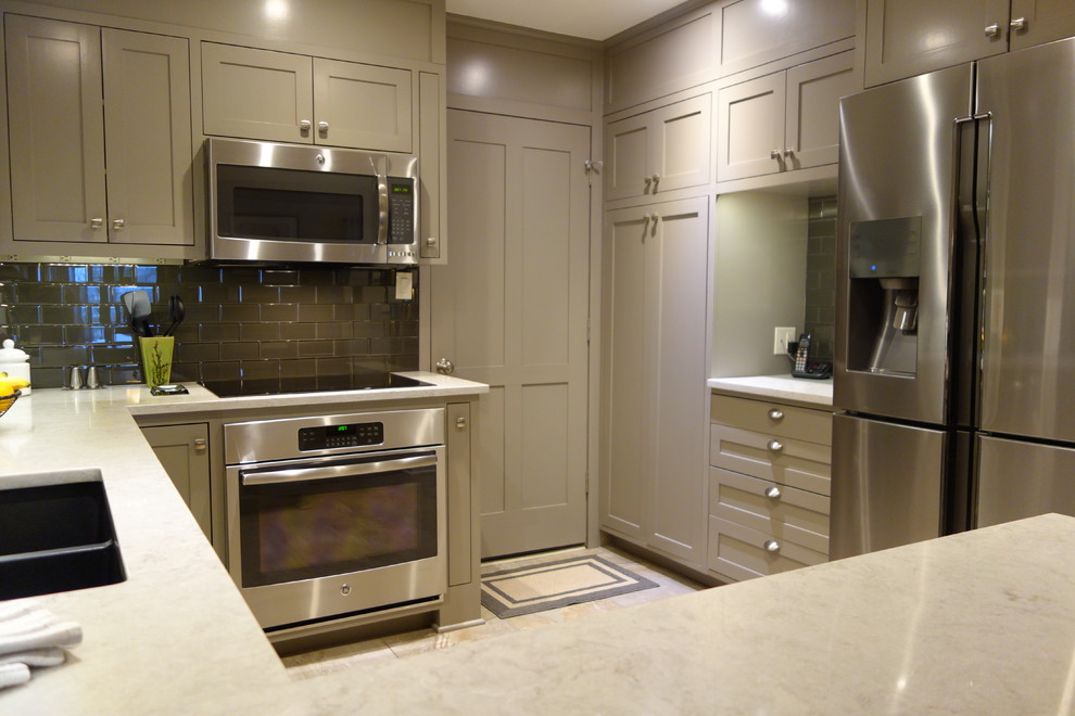 Enclosed kitchen - small transitional u-shaped ceramic tile enclosed kitchen idea with an undermount sink, shaker cabinets, gray cabinets, quartz countertops, gray backsplash, glass tile backsplash, stainless steel appliances and a peninsula