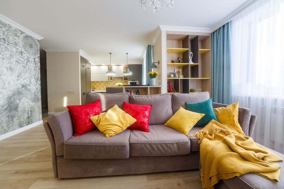 Разноцветная двухкомнатная квартира для девушки, которая любит вязать.