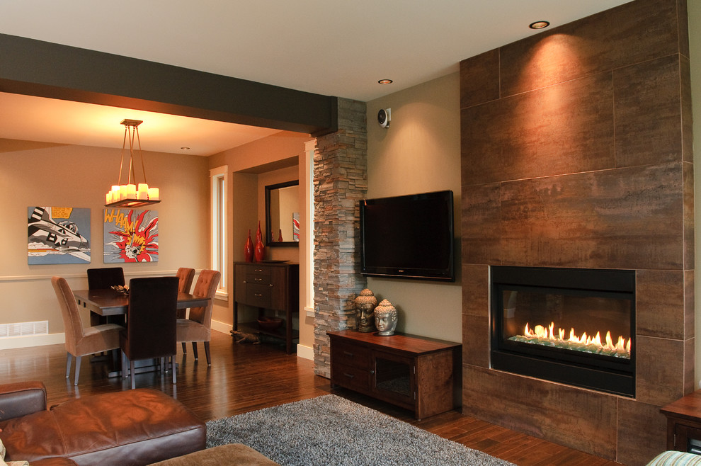 Transitional family room in Vancouver.