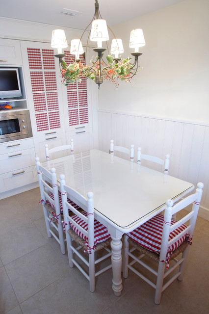 Vivienda Unifamiliar transitional-dining-room