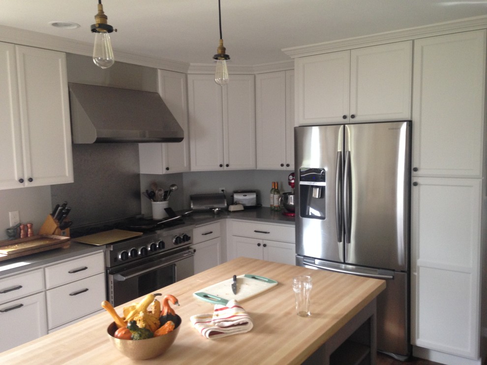 Kitchen - transitional kitchen idea